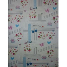 Decoupage papier wit patchwork met stipjes, kantjes, hartjes en bloemetjes in roze en blauw