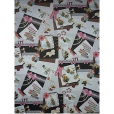 Decoupage papier wit met bruin, zwart en roze met afbeeldingen van strikjes en clipjes